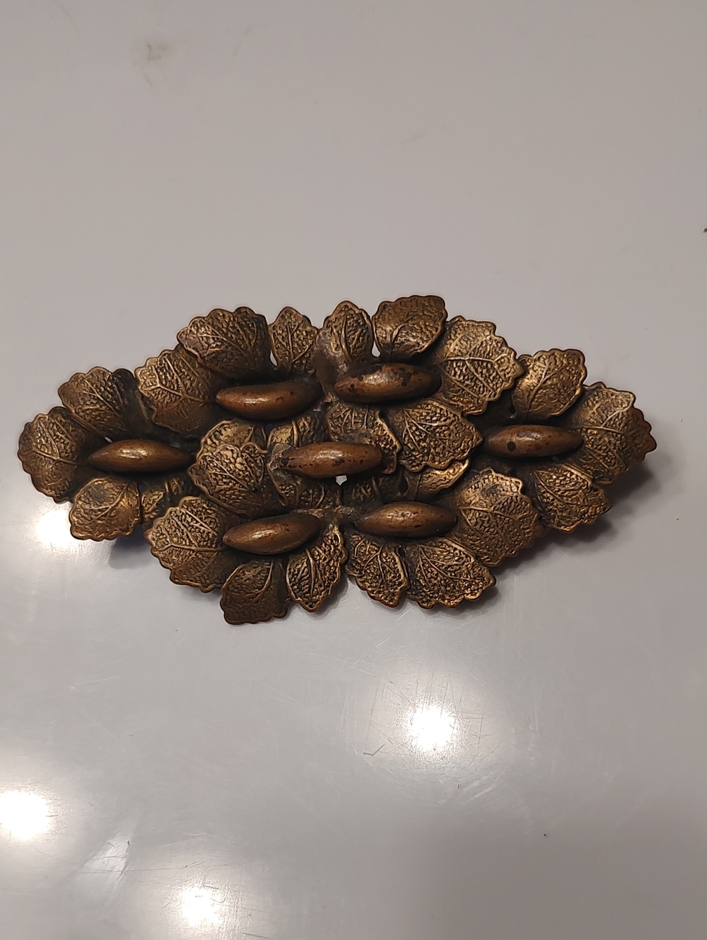 VINTAGE TIERED BRASS METAL LEAF BROOCH LAPEL PIN
